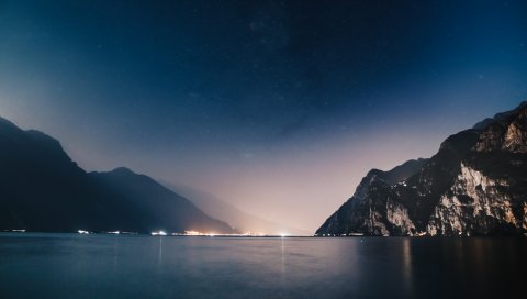 Горы, ночь, море
