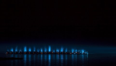 Лодки, люди, море, ночь