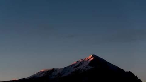 Горы, небо, вершина
