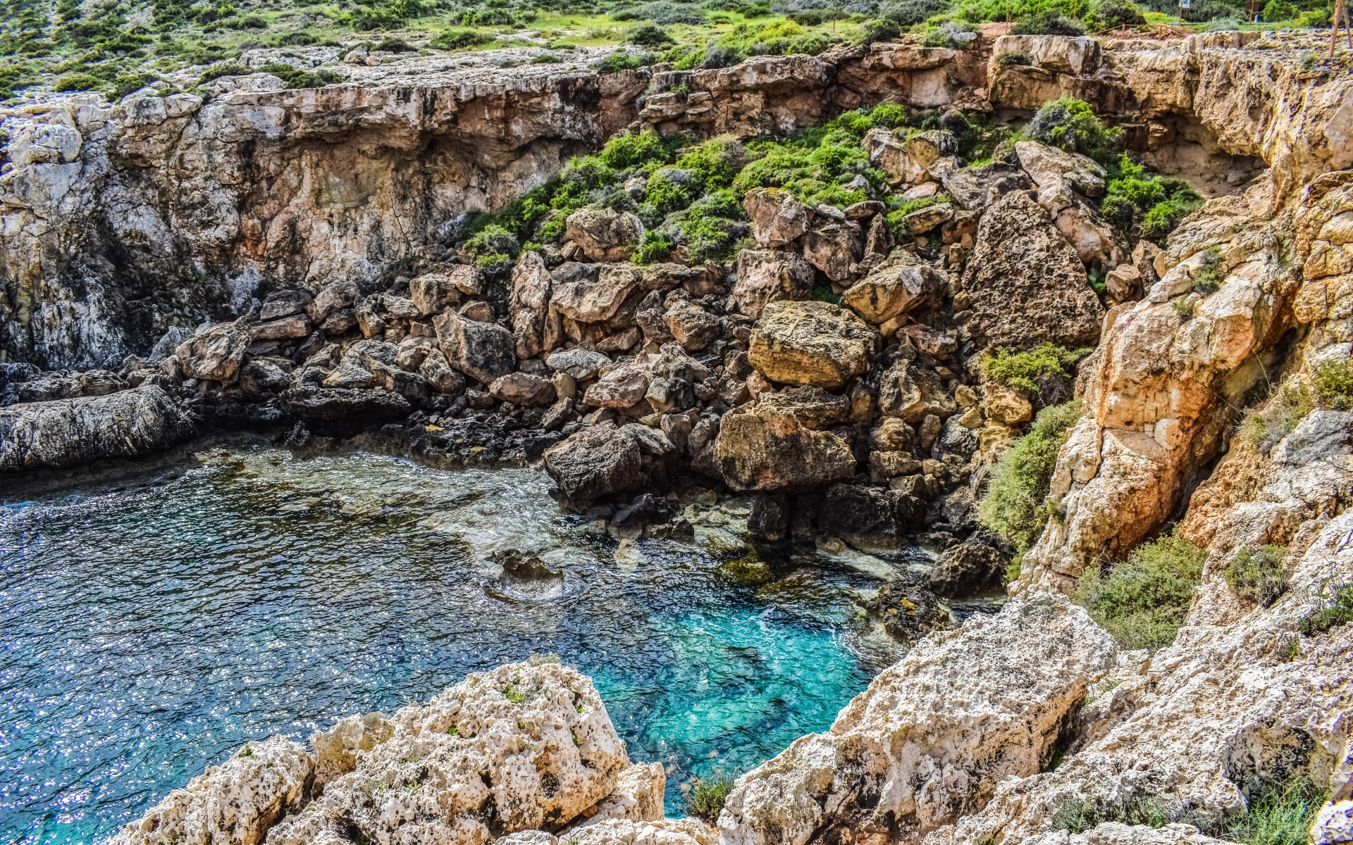 Картинки Скала, камни, озеро, hdr фото и обои на рабочий стол