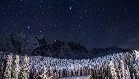 Звездное небо, сарай, здание, горы