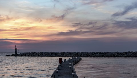 Пирс, море, камни, горизонт