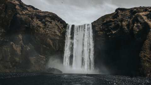 Водопад, холмы, река
