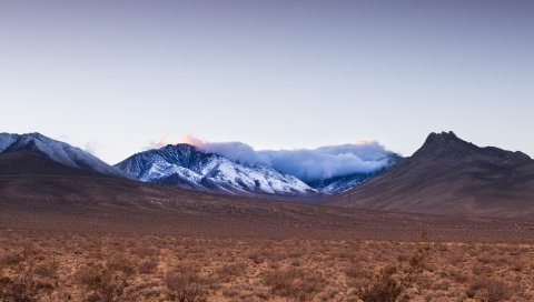 Горы, пустыня, небо