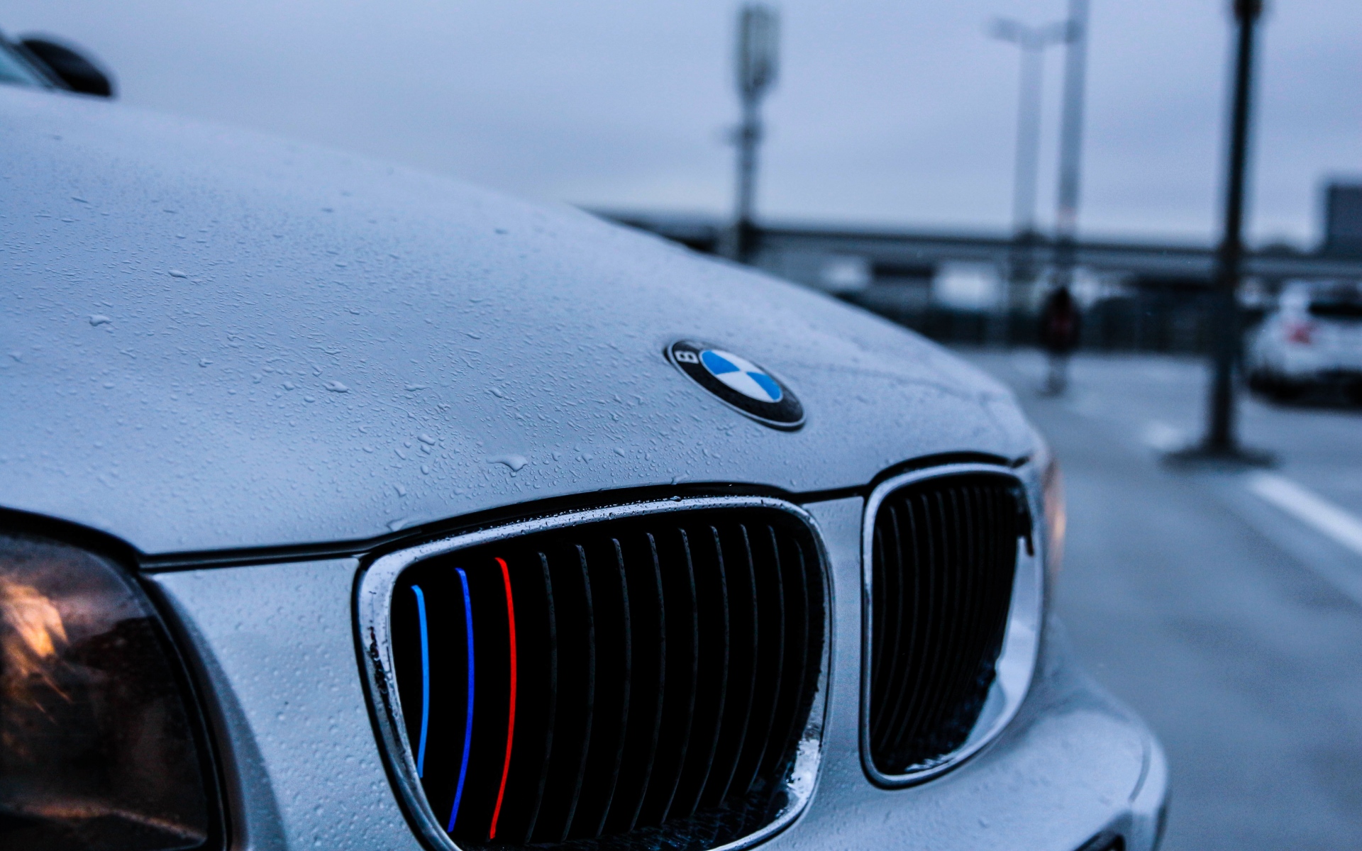 Картинки Bmw, капюшон, логотип, капли фото и обои на рабочий стол