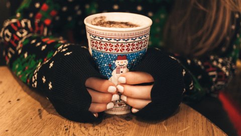 Руки, кофе, свитер, рождество