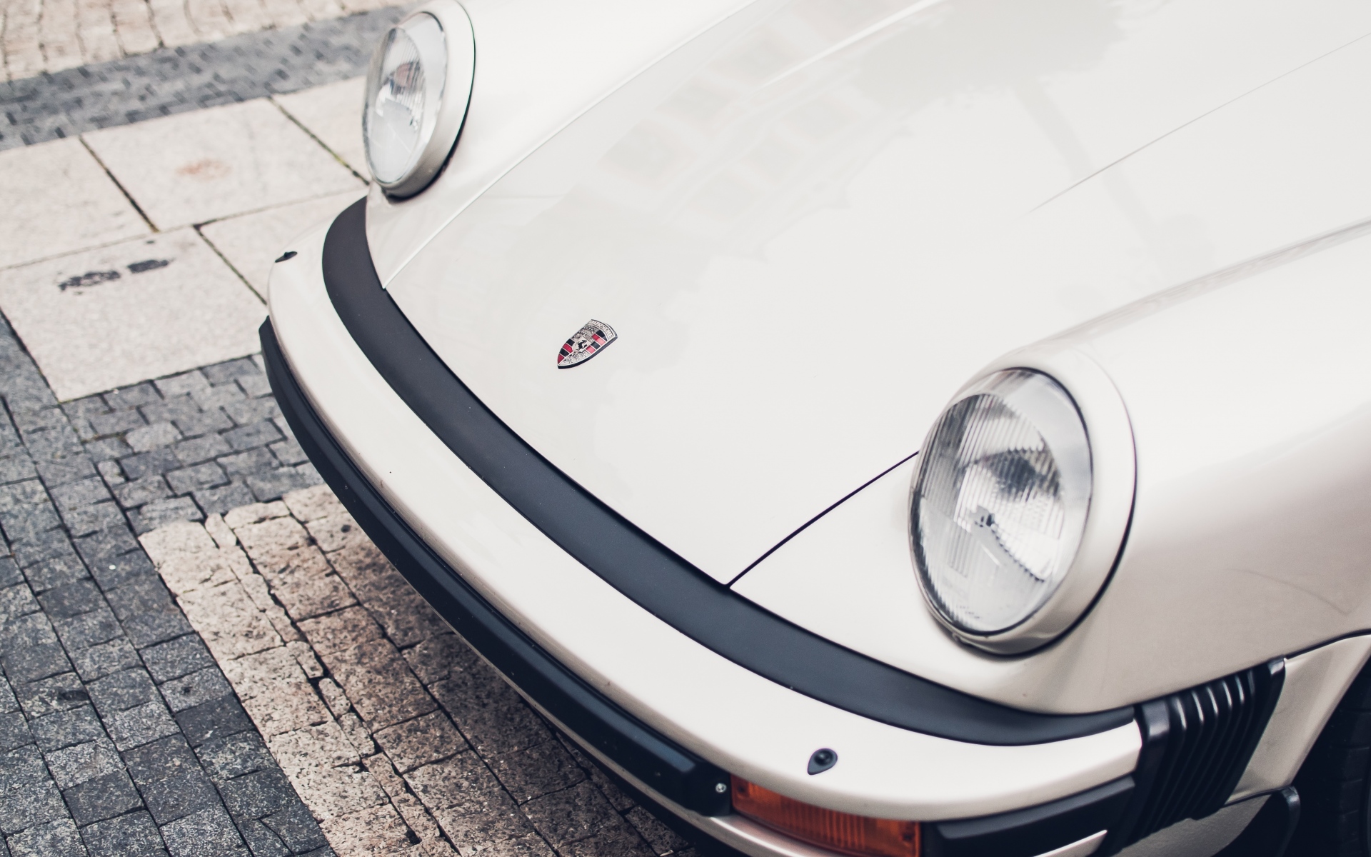 Картинки Porsche, передний бампер, огни, логотип фото и обои на рабочий стол