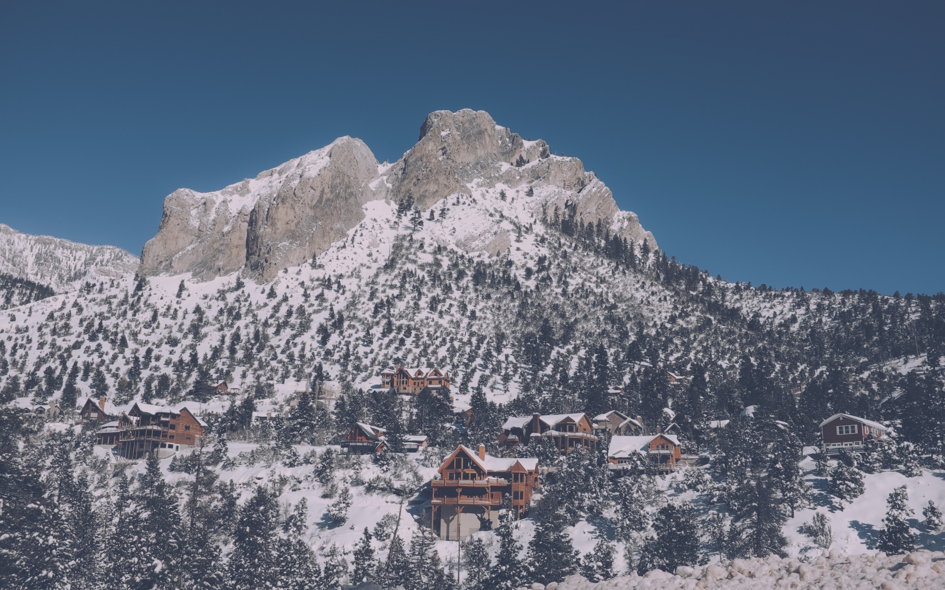 Картинки Горы, вершина, снег, дома, отдых фото и обои на рабочий стол