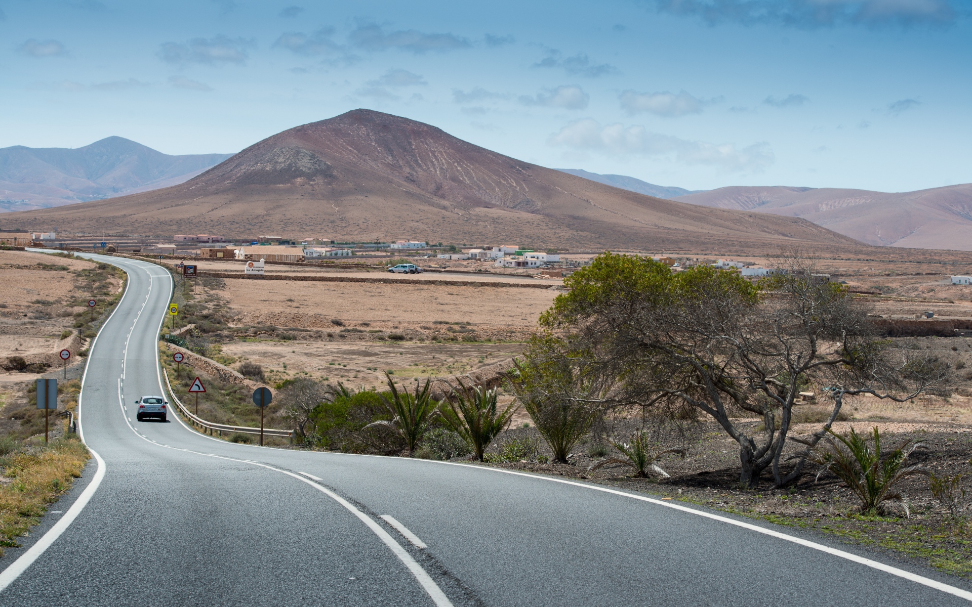 Картинки Fuerteventura, шоссе, дорога, маркировка фото и обои на рабочий стол