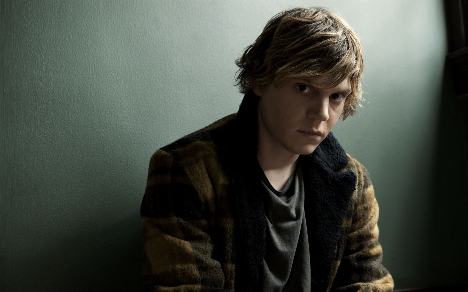Картинки Evan peters, актер, лицо, взгляд фото и обои на рабочий стол