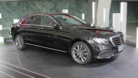 Mercedes, вид сбоку, роскошь
