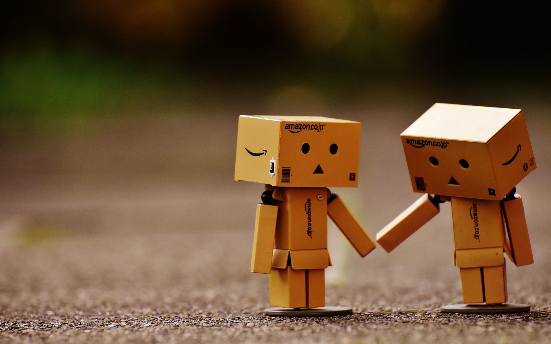 Картинки Danbo, картон человек, пара, прогулка фото и обои на рабочий стол