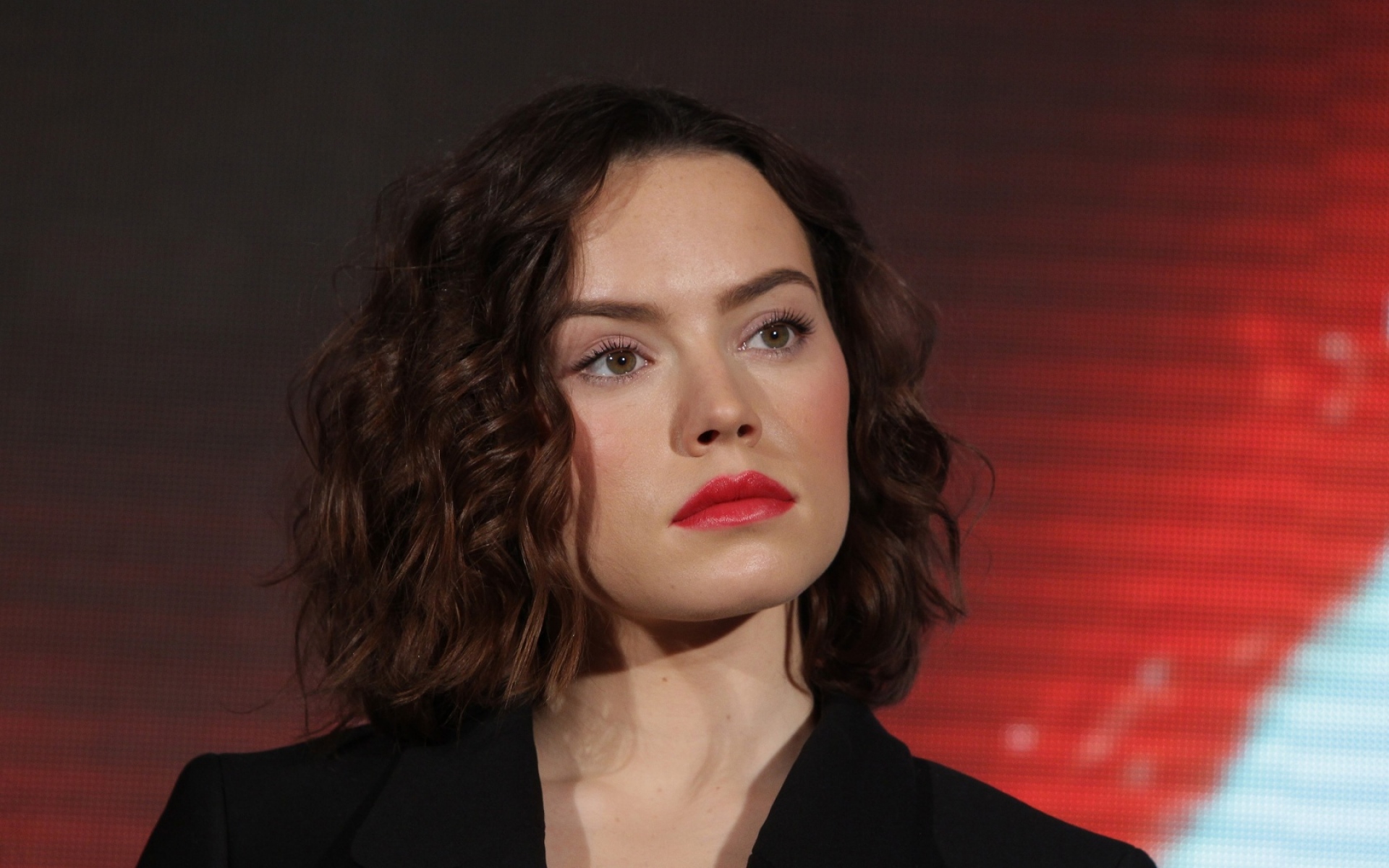 Картинки Daisy ridley, актриса, брюнетка, макияж, кудри фото и обои на рабочий стол