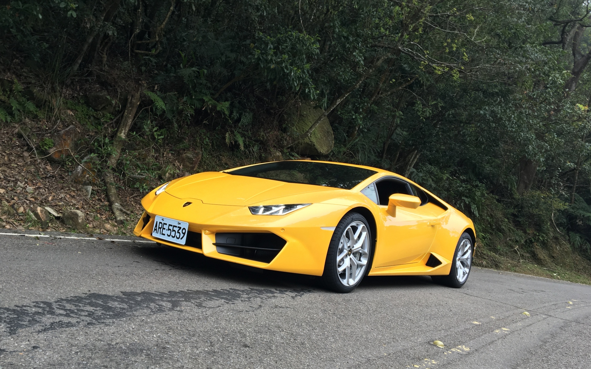 Картинки Lamborghini, спортивный автомобиль, вид сбоку, желтый фото и обои на рабочий стол
