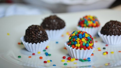 Конфеты, брызги, шоколад