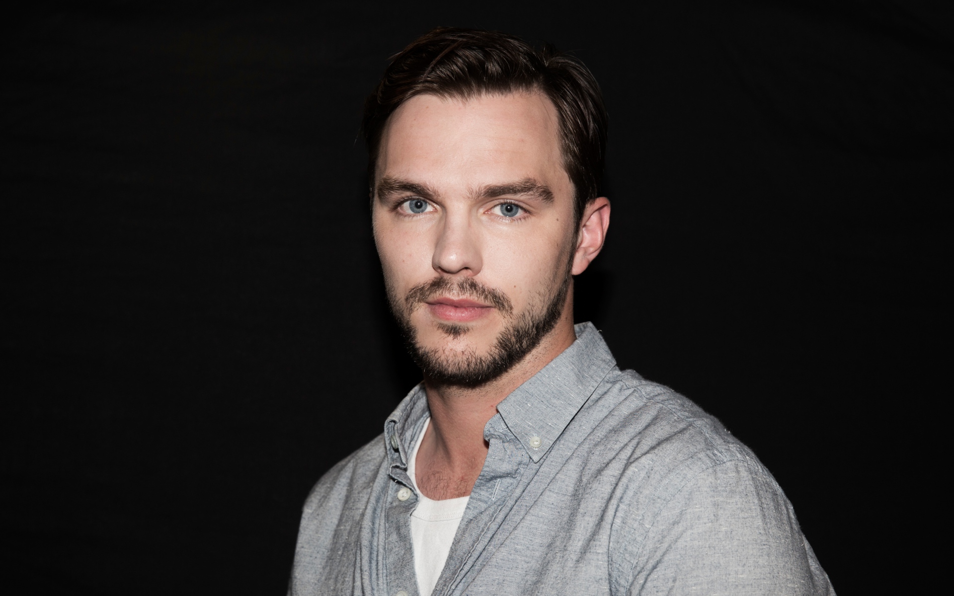 Картинки Nicholas hoult, актер, лицо, взгляд, борода фото и обои на рабочий стол