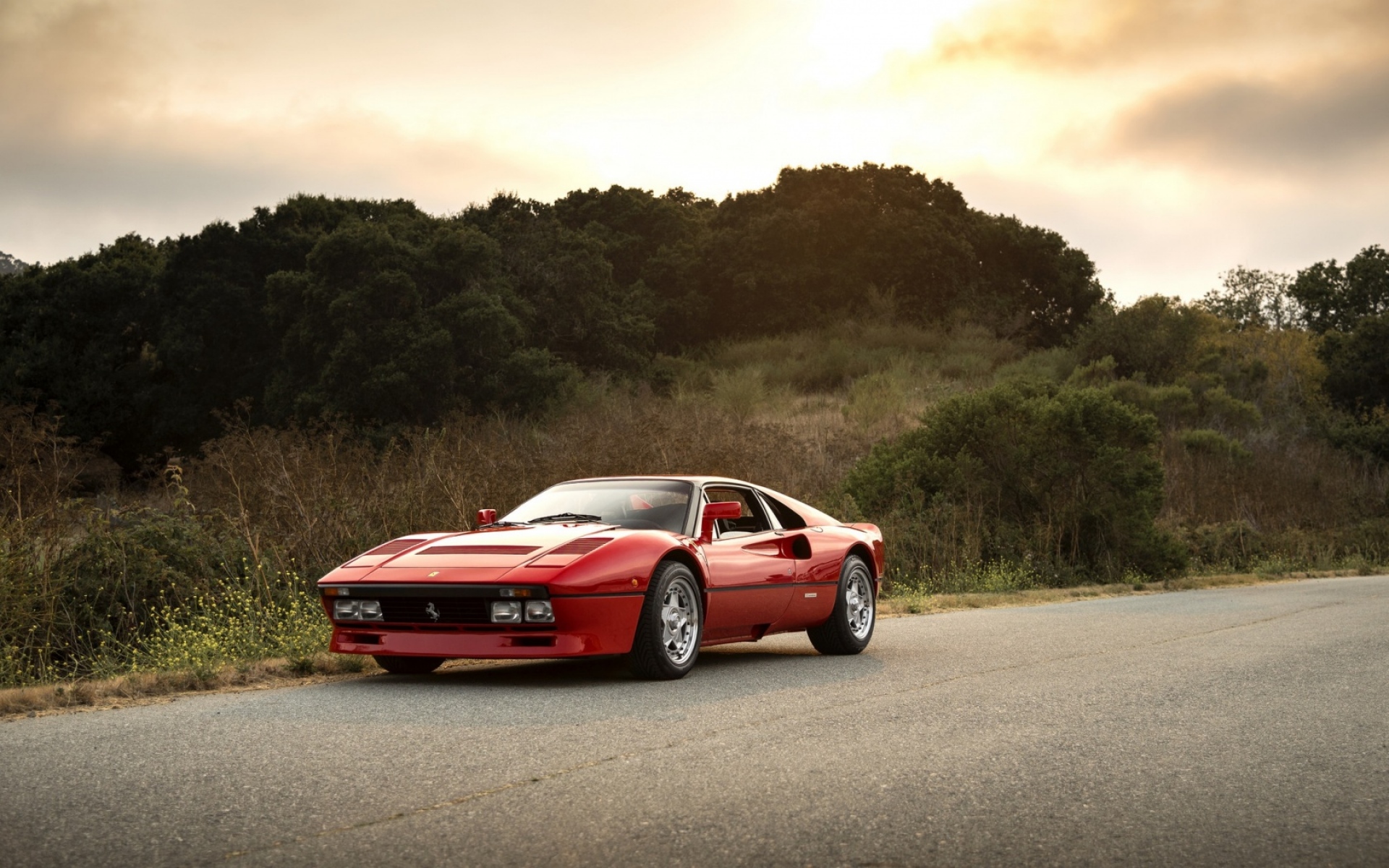 Картинки Ferrari, gto, 288, красный, вид сбоку фото и обои на рабочий стол