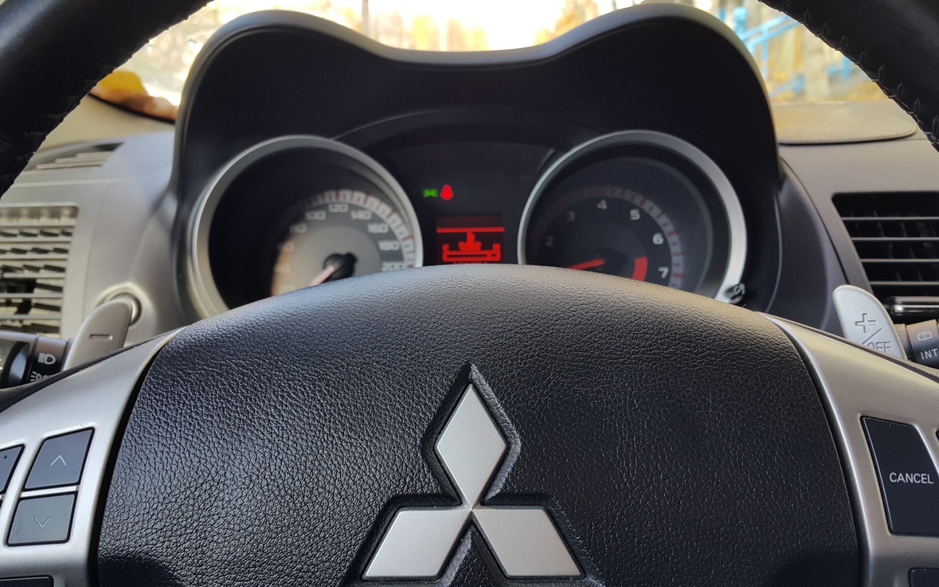 Картинки Mitsubishi, колесо, логотип фото и обои на рабочий стол