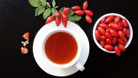 Собачья роза, чай, чашка