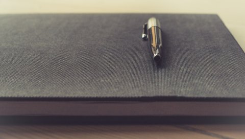 Ноутбук, ручка, книга