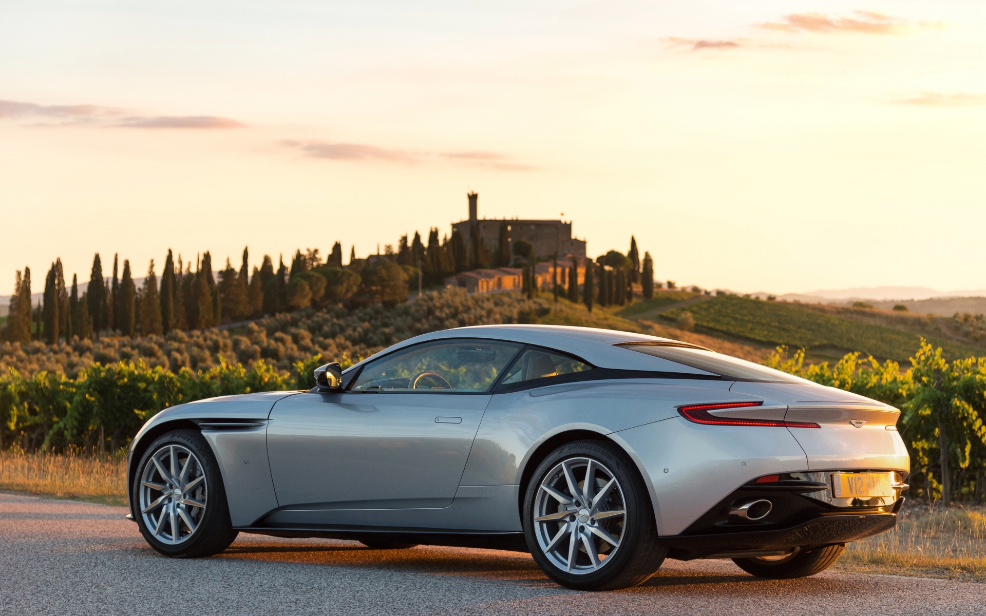 Картинки Aston martin, db11, вид сбоку фото и обои на рабочий стол