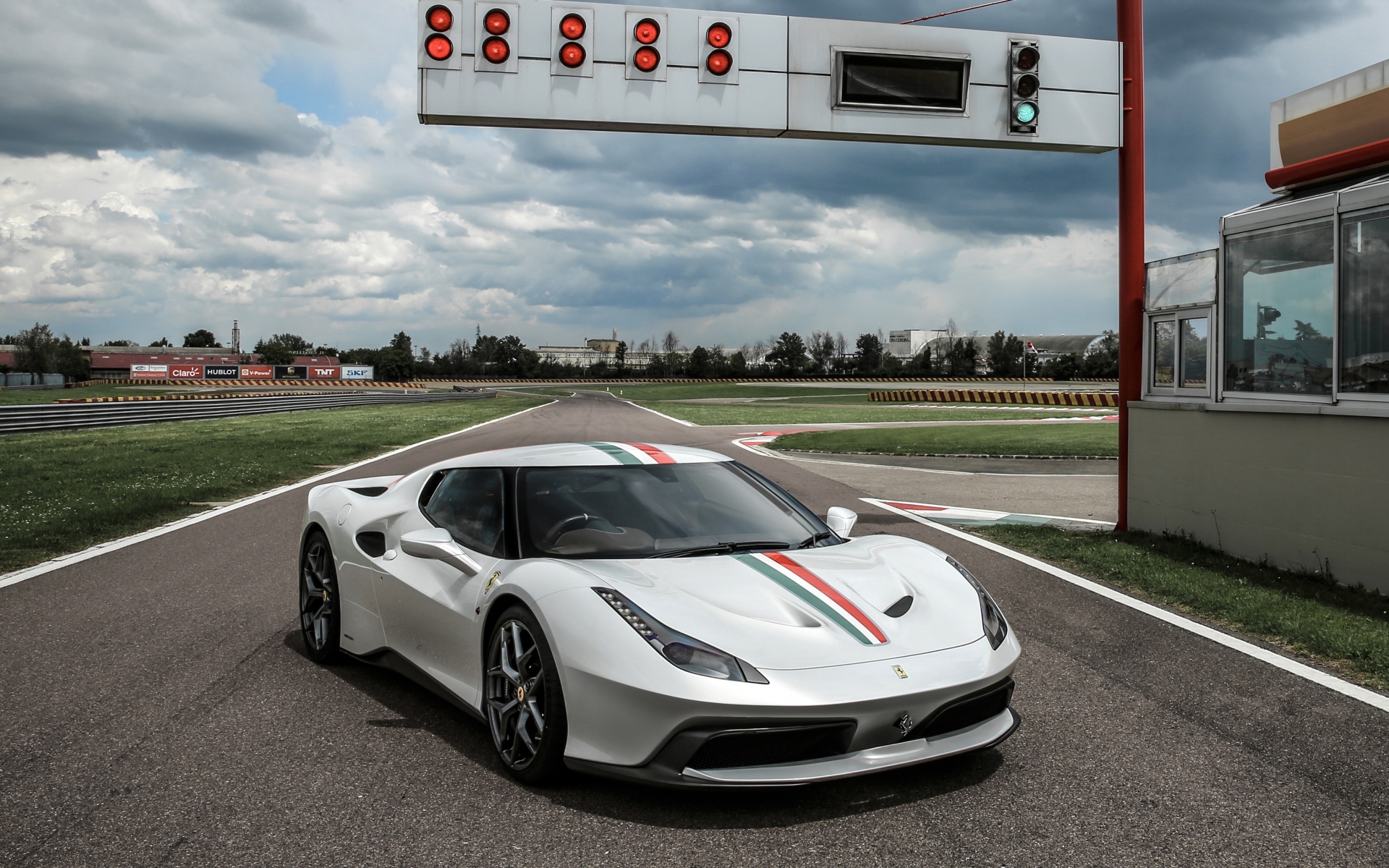 Картинки Ferrari, 458, mm speciale, белый, вид сбоку фото и обои на рабочий стол