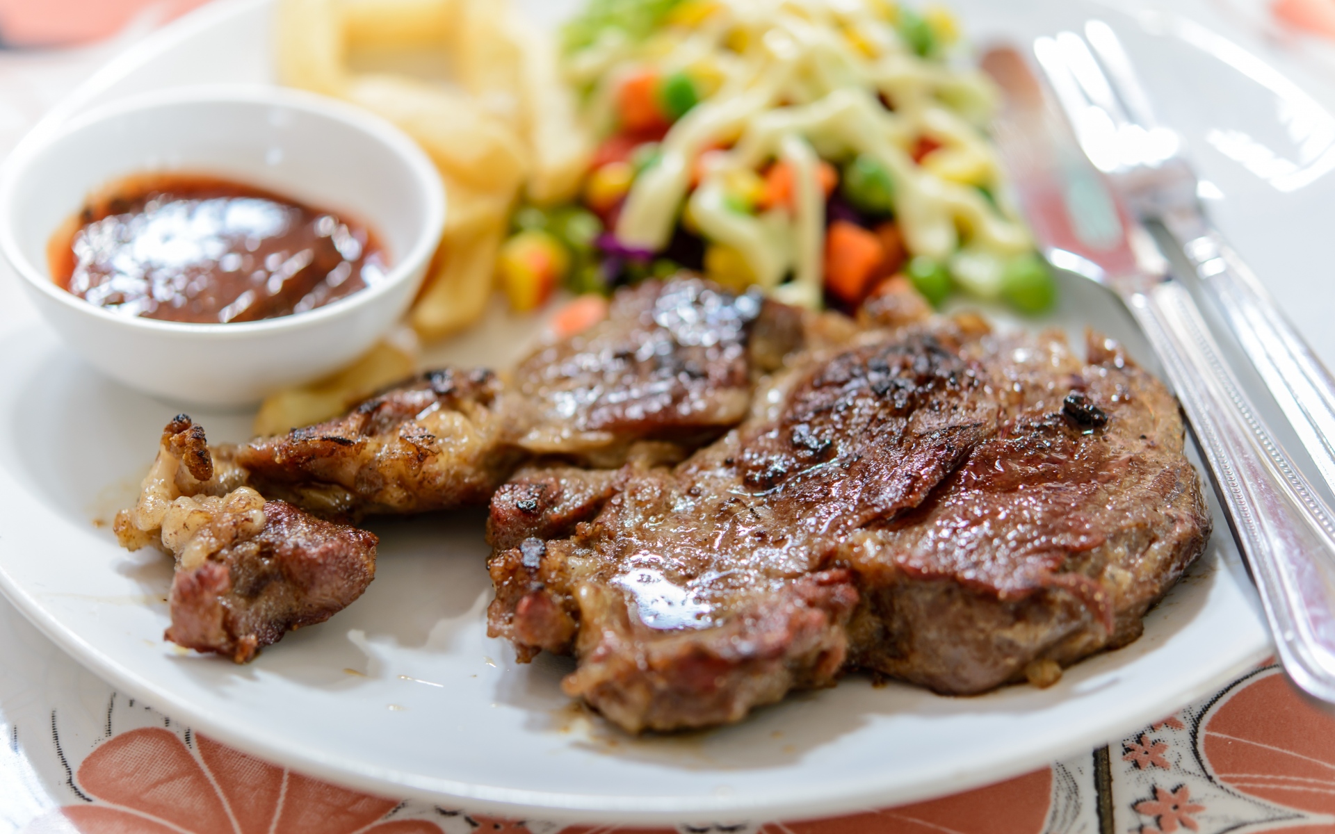 Картинки Мясо, говядина, овощи, соус фото и обои на рабочий стол