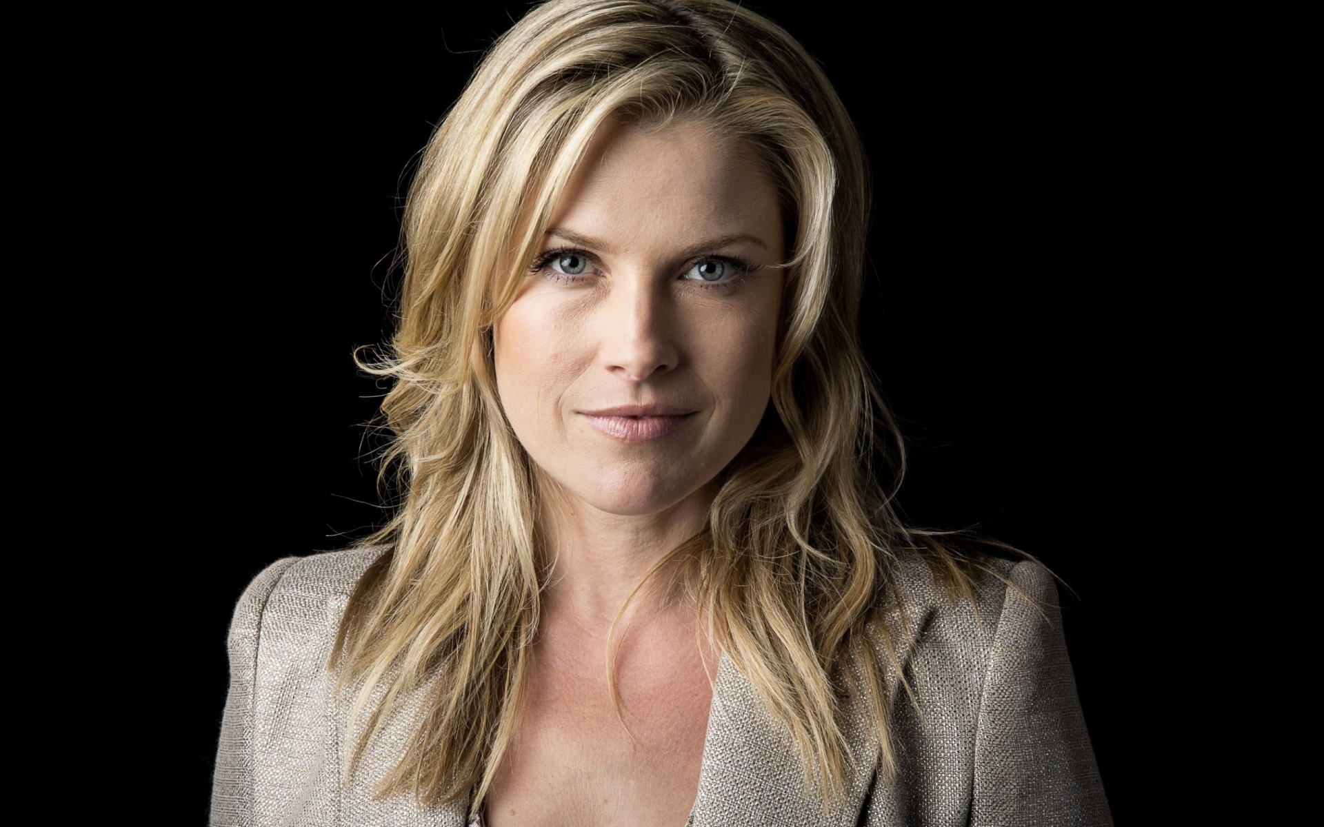 Картинки Ali larter, актриса, блондинка, куртка фото и обои на рабочий стол