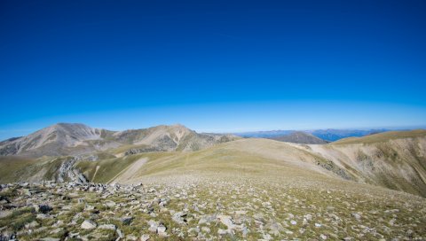Равнина, гора, горизонт