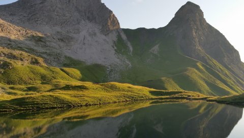 Гора, озеро, трава, отражение