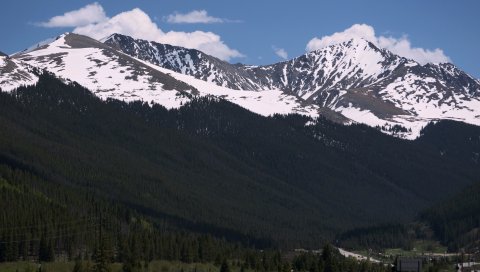 Горы, вершины, деревья, небо