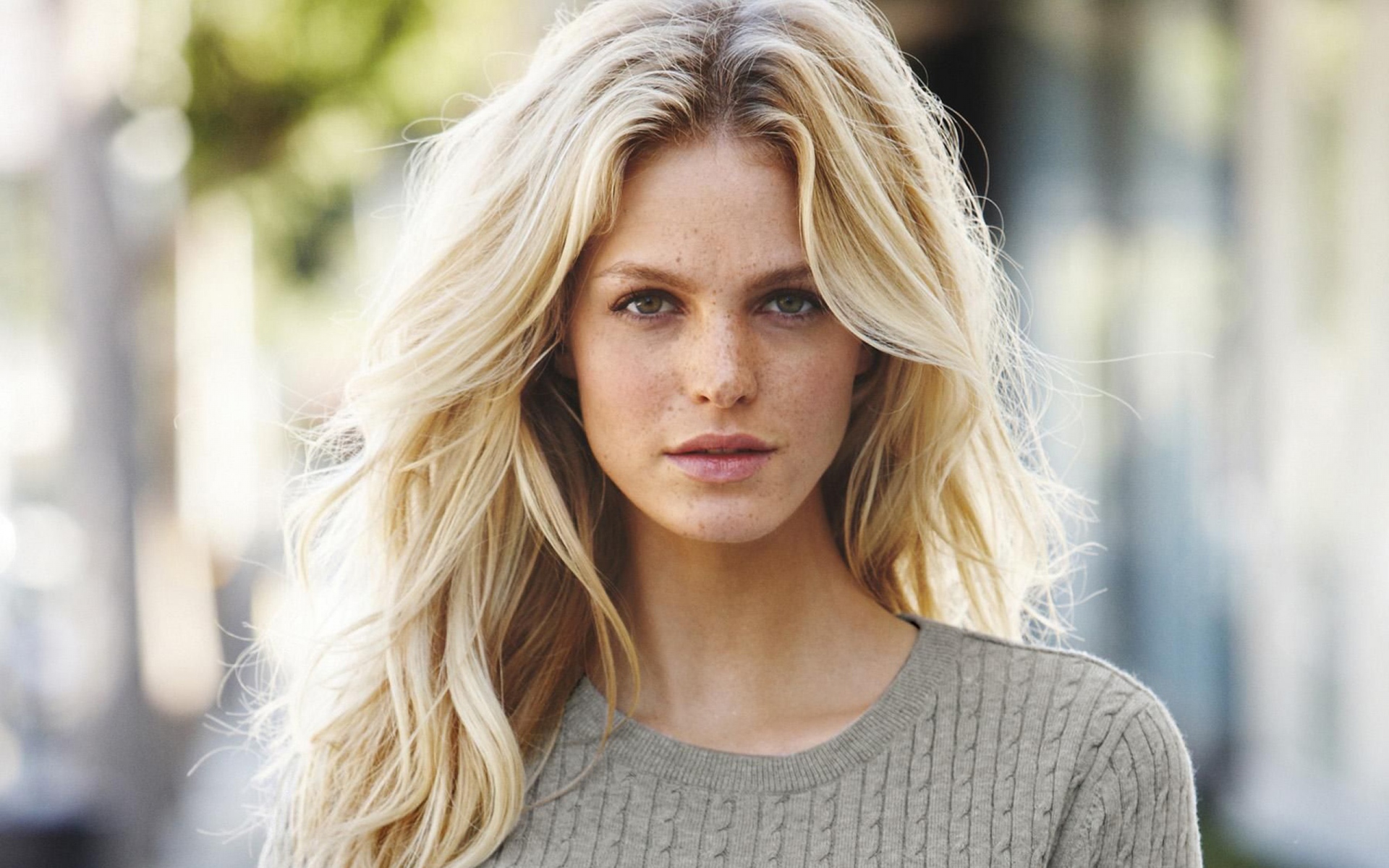 Картинки Erin heatherton, актриса, блондинка, свитер фото и обои на рабочий стол