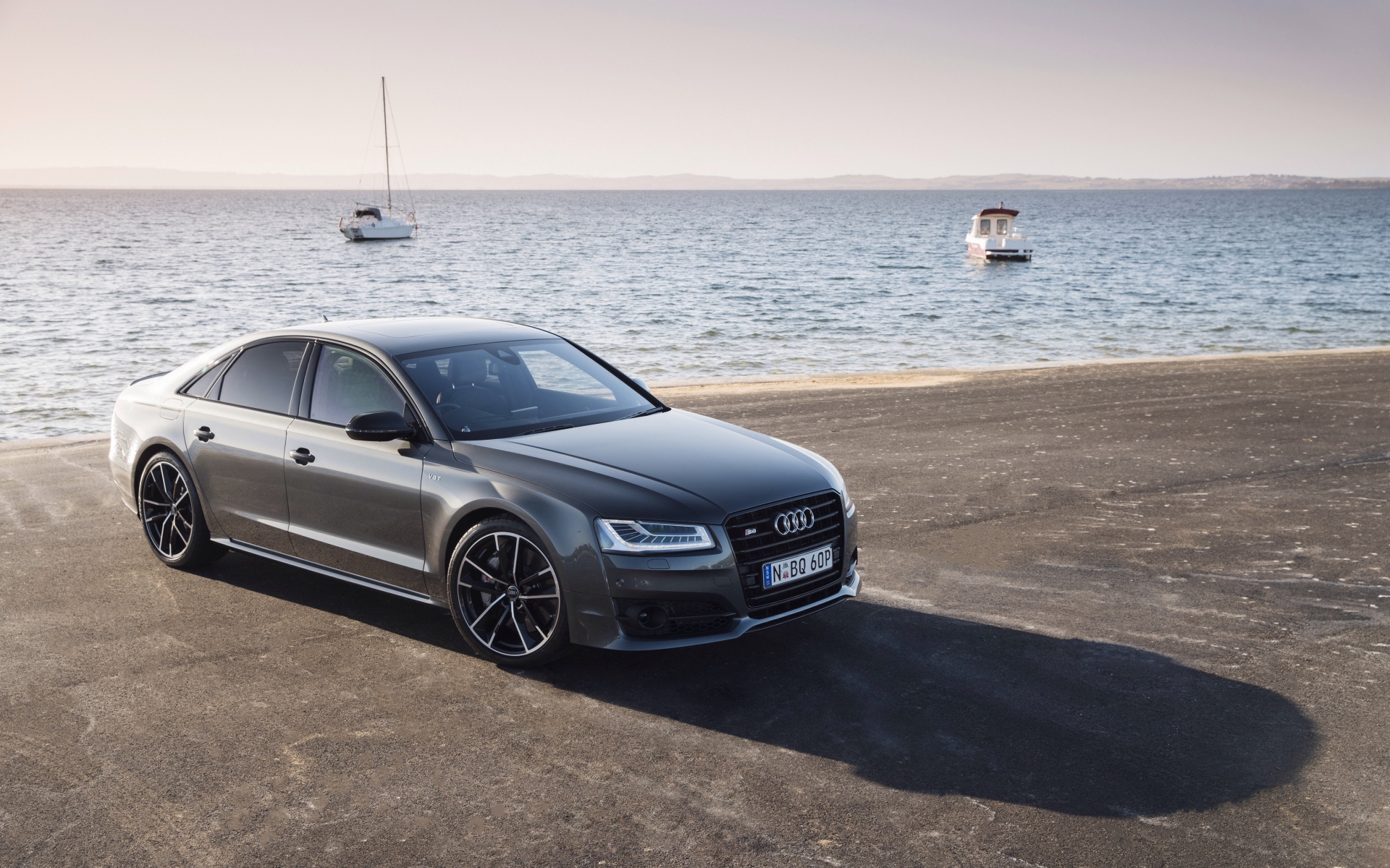 Картинки Audi, s8, вид сбоку, море фото и обои на рабочий стол