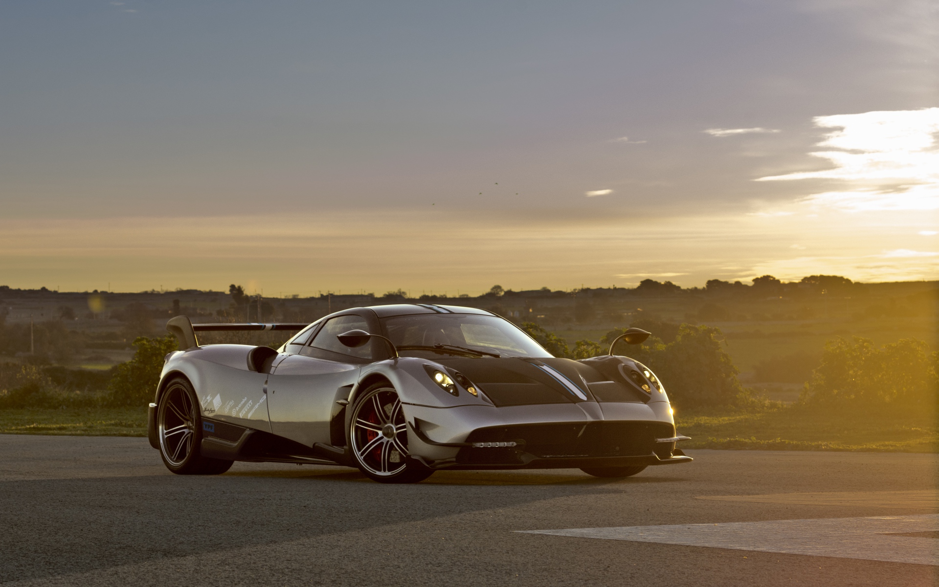 Картинки Pagani, huayra, вид сбоку, дорога фото и обои на рабочий стол