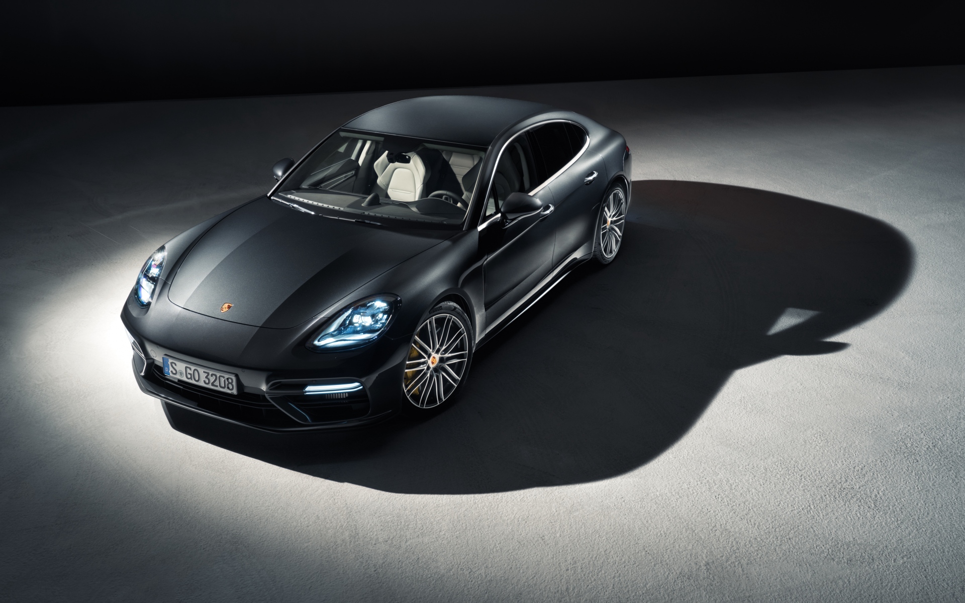 Картинки Porsche, panamera, вид спереди, тень фото и обои на рабочий стол