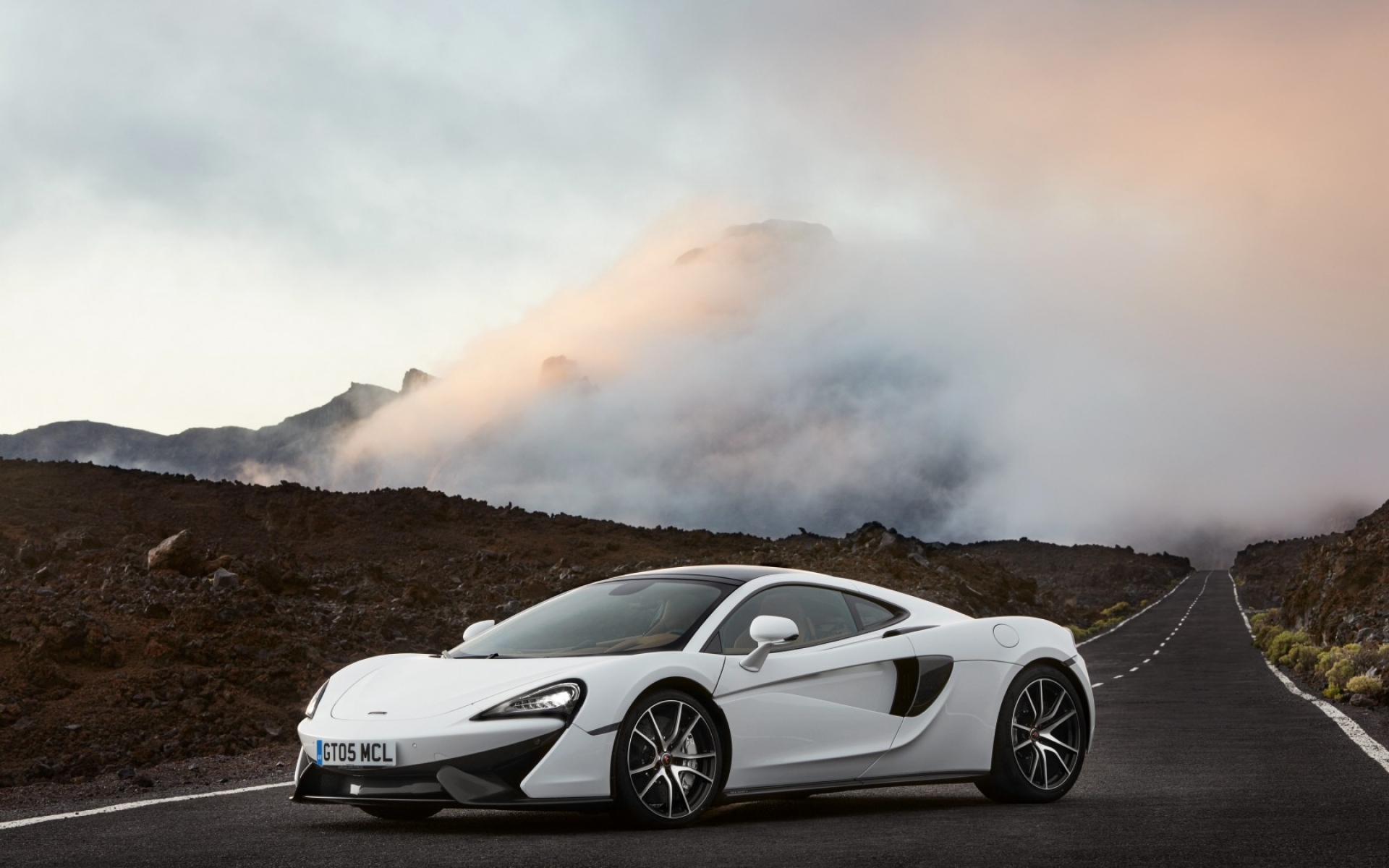 Картинки Mclaren, 570gt, белый, вид сбоку фото и обои на рабочий стол