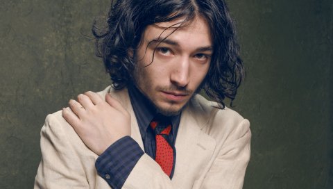 Ezra miller, актер, стиль, куртка, рубашка, галстук