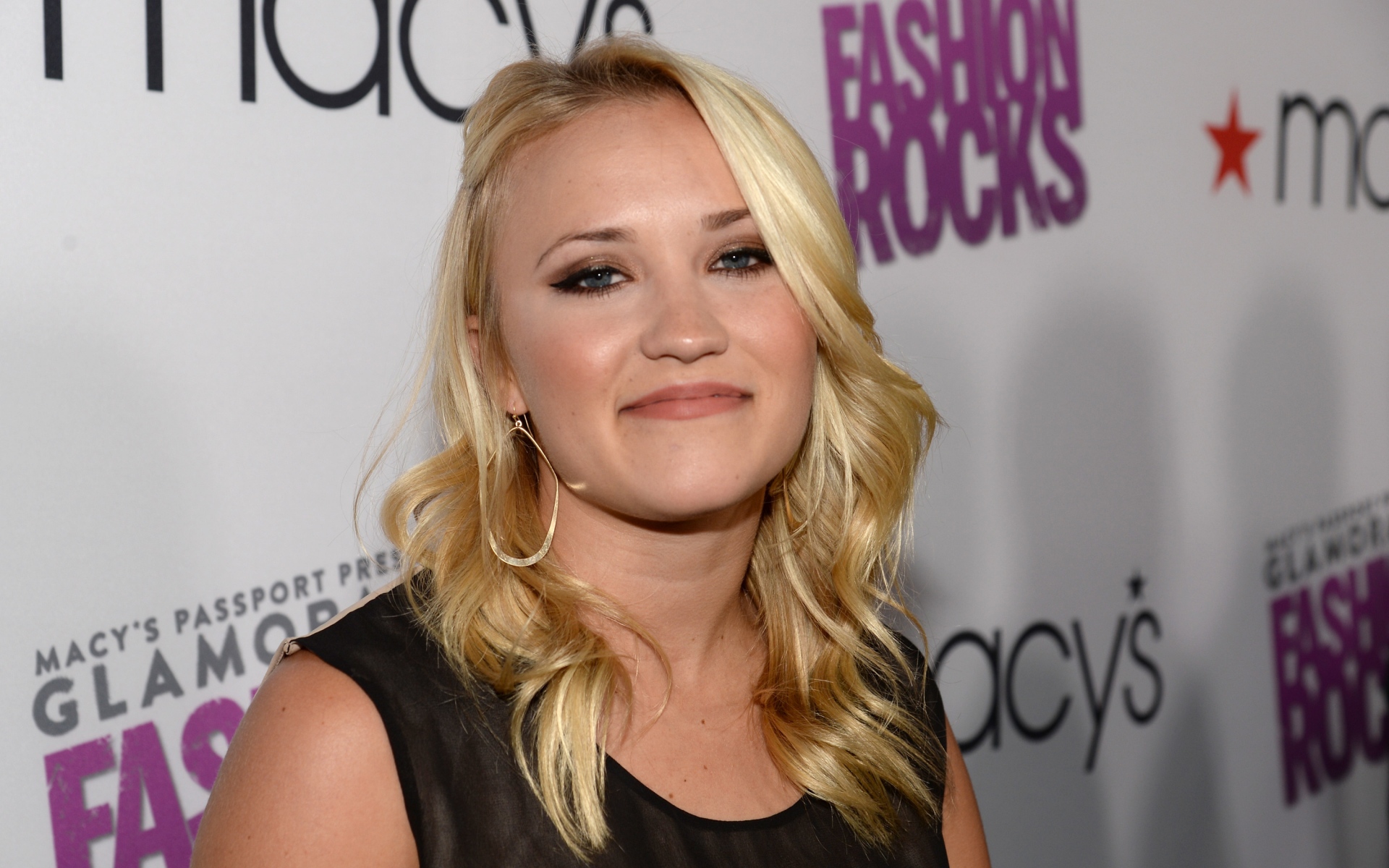 Картинки Emily osment, улыбка, актриса, макияж фото и обои на рабочий стол