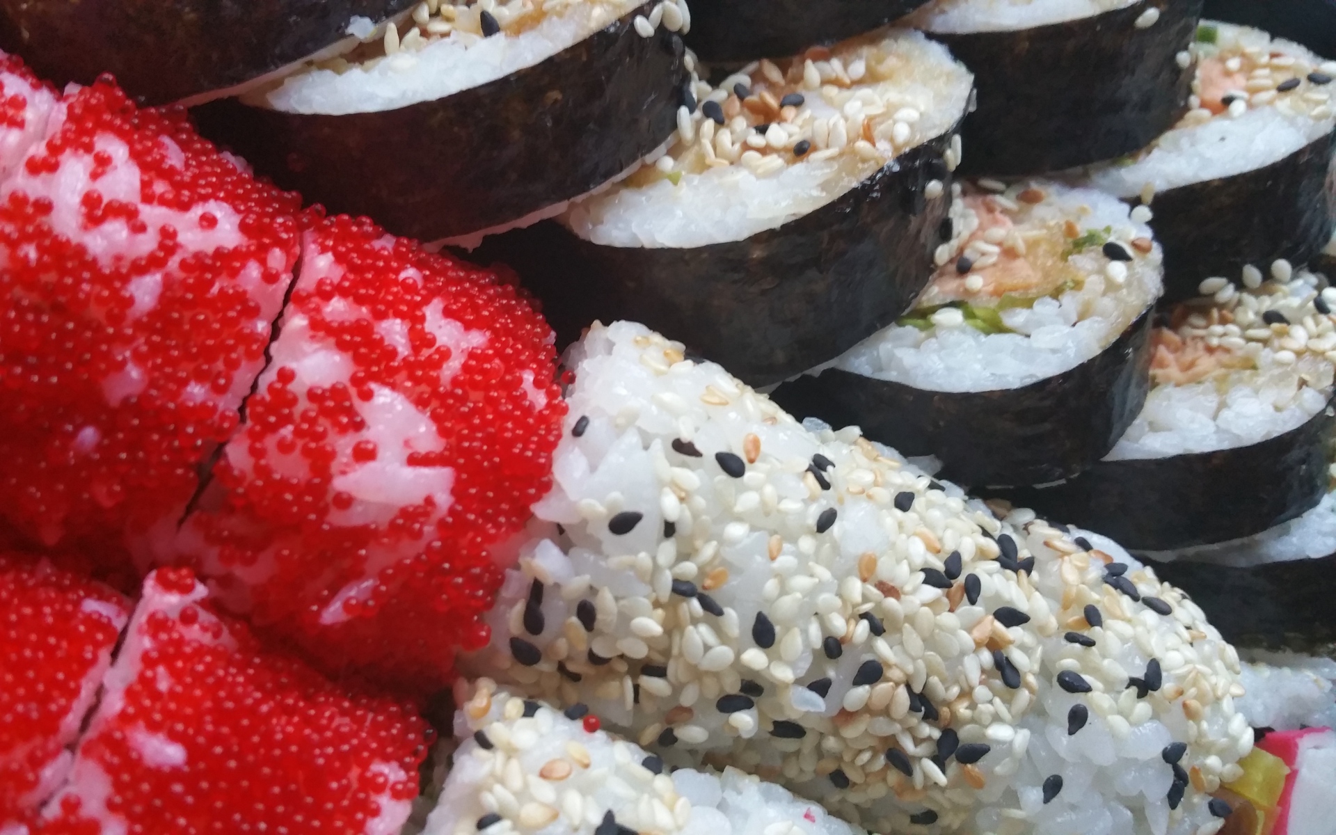 Картинки Рулеты, яйца, рис, рыба, кунжут фото и обои на рабочий стол