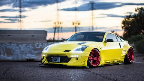 ниссан 350z, желтая, вид сбоку