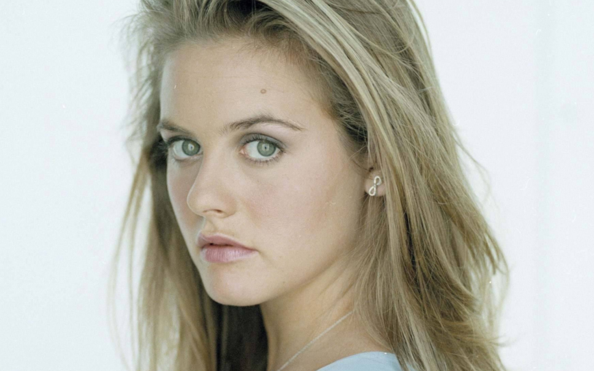 Картинки Alicia silverstone, актриса, блондинка, глаза фото и обои на рабочий стол