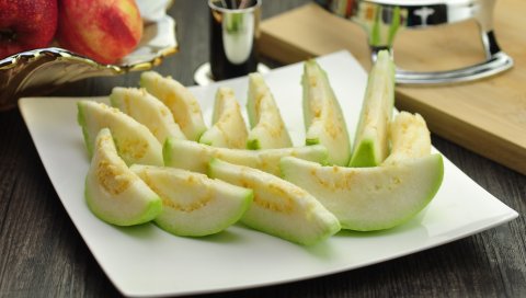 Гуава, фрукты, нарезанные