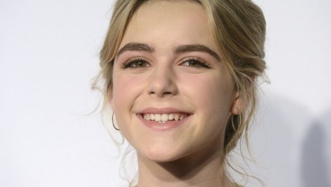 Kiernan shipka, актриса, улыбка, лицо, блондинка