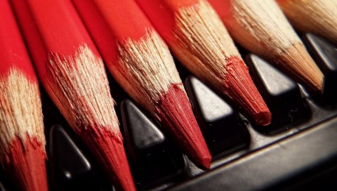 Цветные карандаши, заостренные, красные
