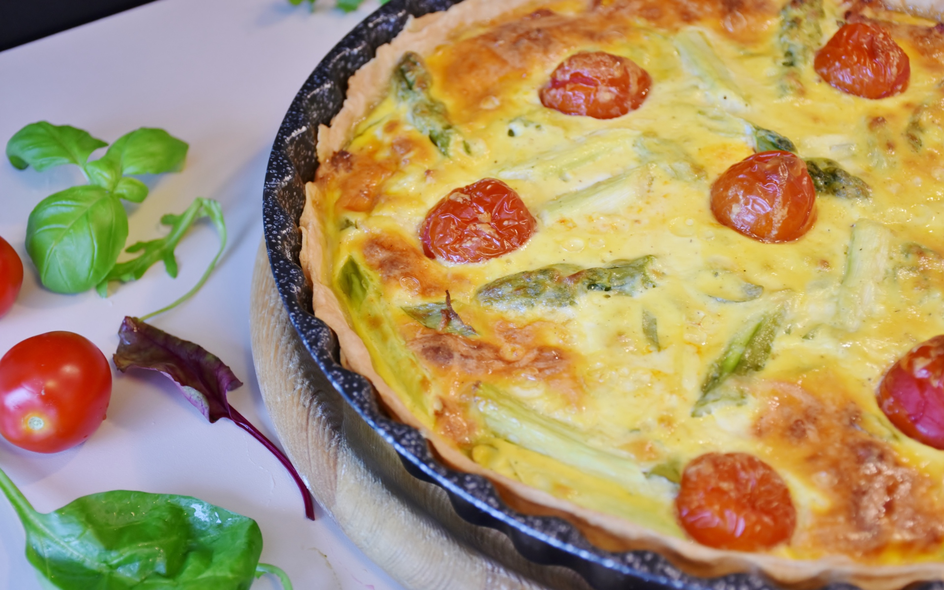 Картинки Торт, сыр, спаржа, лук-порей фото и обои на рабочий стол