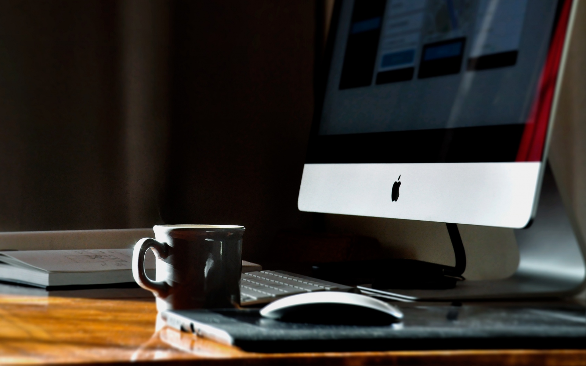 Картинки Imac, яблоко, компьютер, стол, чашка, ноутбук фото и обои на рабочий стол