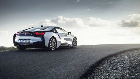 Bmw i8, вид сзади, дорога