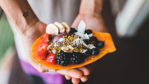 Ягоды, ежевика, клубника, фрукты