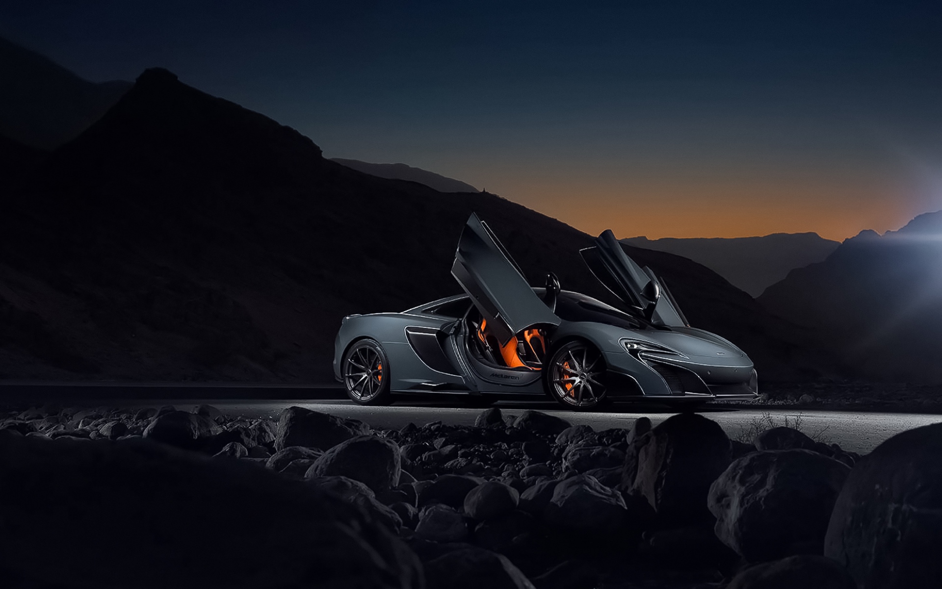 Картинки Mclaren, 675lt, вид сбоку, ночь фото и обои на рабочий стол