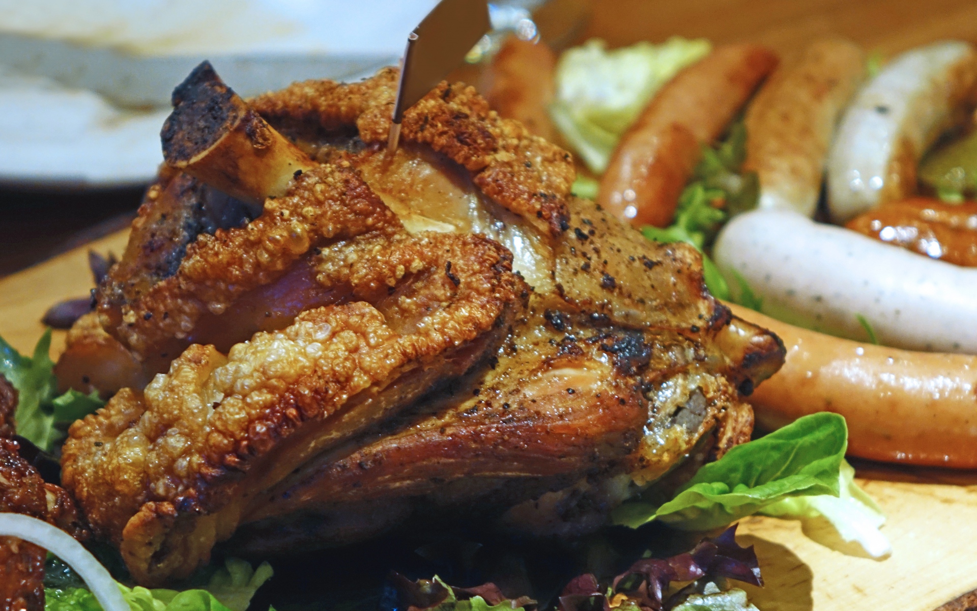 Картинки Свиная рулька, колбасы, мясо, аппетитные фото и обои на рабочий стол
